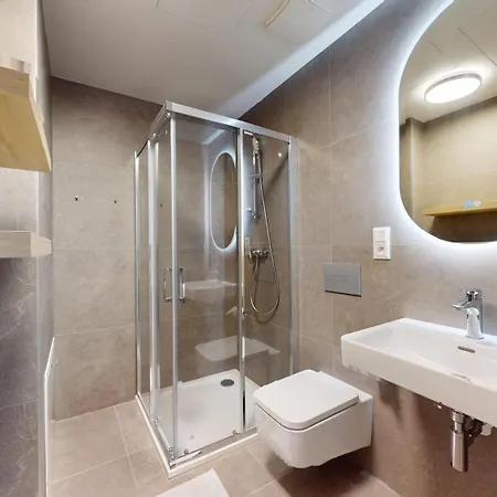 Apartment Downtown W King Size Bed And Ac