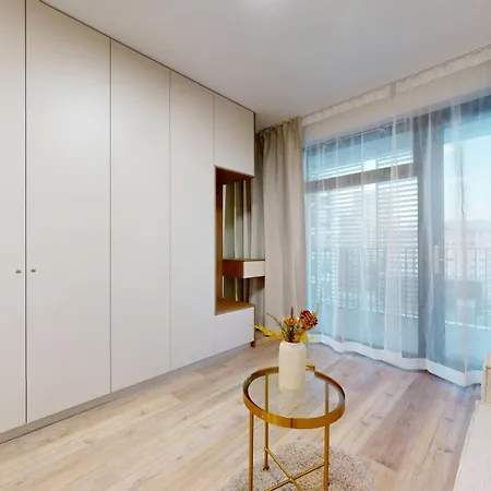 Apartment Downtown W King Size Bed And Ac Pressburg