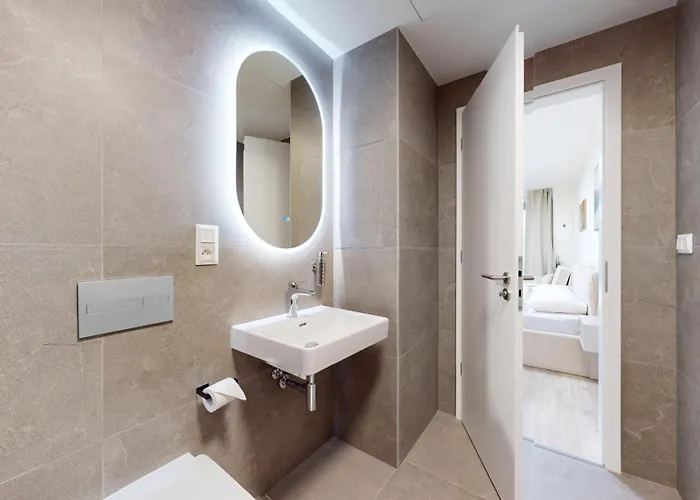 Downtown W King Size Bed And Ac