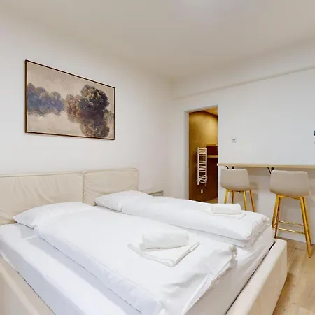 Apartment Downtown W King Size Bed And Ac Bratislava