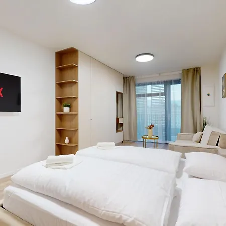 Downtown W King Size Bed And Ac * 布拉迪斯拉发