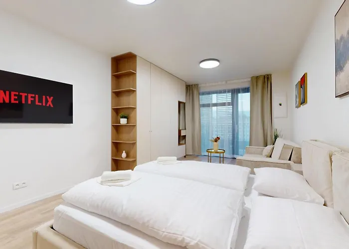 Downtown W King Size Bed And Ac * 布拉迪斯拉发